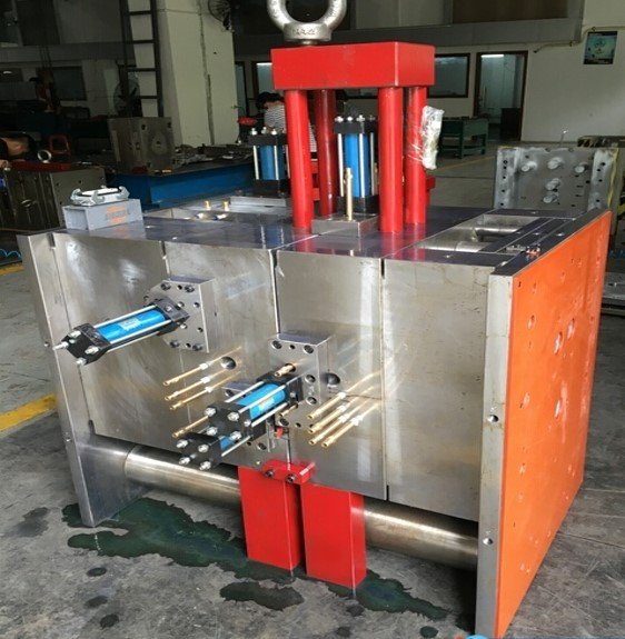Automobile mold